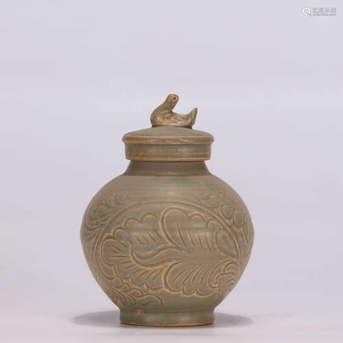 A Chinese Yue Kiln Green Glaze Porcelain Jar with Cover