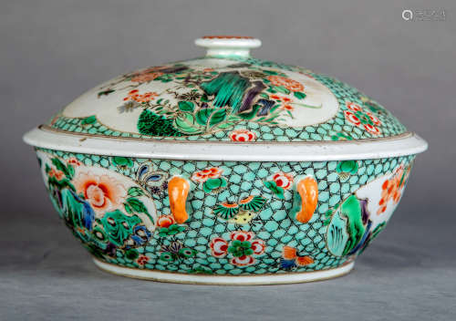 A Chinese Floral Colorful Porcelain Basin with Cover