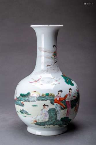 A Chinese Famille Rose Porcelain Vase