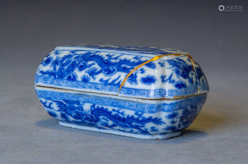 A Chinese Dragon Pattern Blue and White Porcelain Inkpad Box