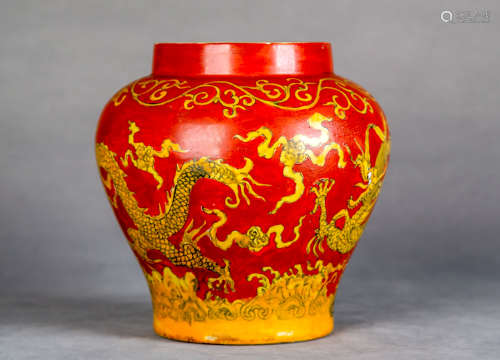 A Chinese Dragon Pattern Famille Rose Porcelain Jar