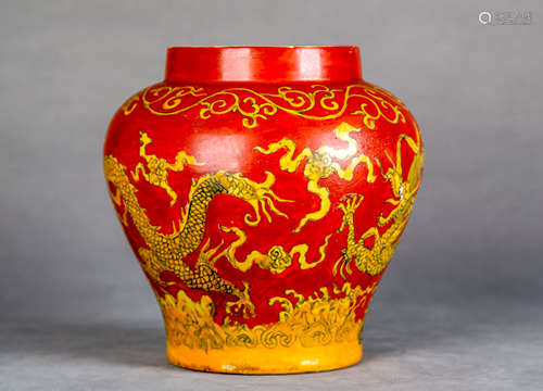 A Chinese Dragon Pattern Famille Rose Porcelain Jar