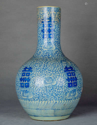 A Chinese Blue and White Porcelain Vase