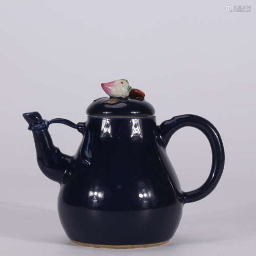 A Chinese Glazed Porcelain Teapot with Handle