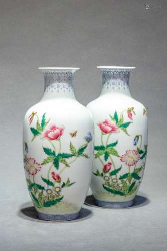 A Pair of Chinese Famille Rose Floral Porcelain Vase