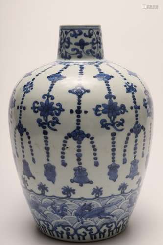 A Chinese Blue and White Porcelain Vase