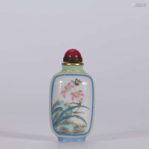 A Chinese Floral Porcelain Snuff Bottle