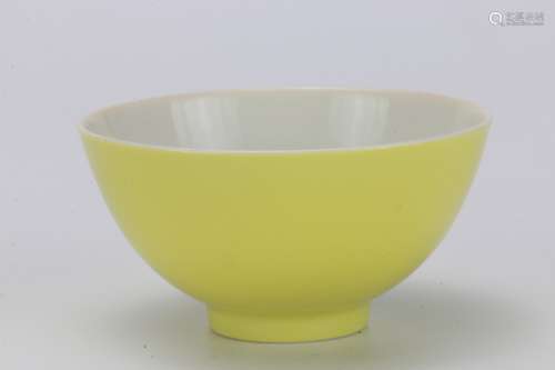 A Chinese Lemon Yellow Glazed Porcelain Cup