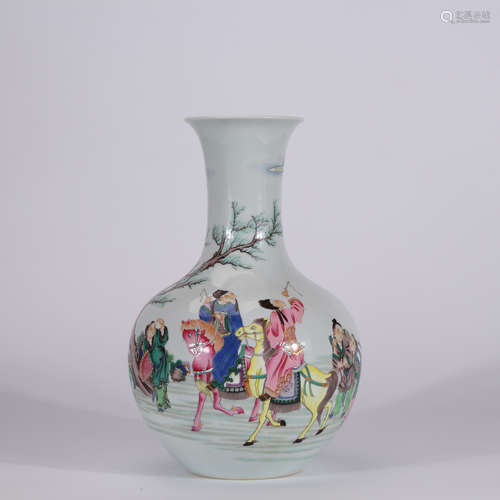 A Chinese Famille Rose Porcelain Vase