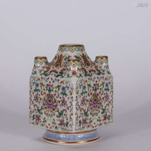 A Chinese Famille Rose Porcelain Vase