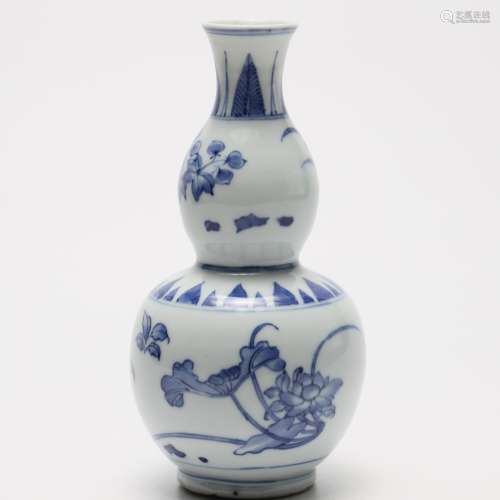 A Chinese Blue and White Porcelain Gourd-shaped Vase
