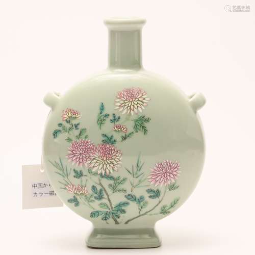 A Chinese Famille Rose Floral Porcelain Flask