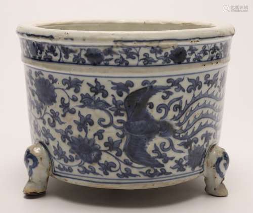 A Chinese Blue and White Porcelain Three-legged Censer