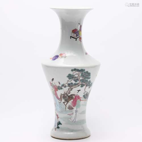 A Chinese Famille Rose Porcelain Olive-shaped Vase