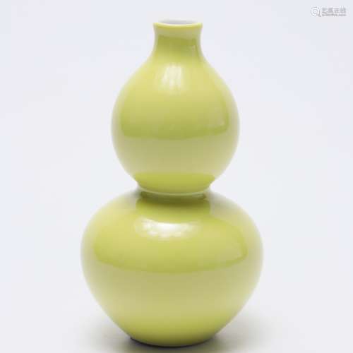 A Chinese Lemon Yellow Glazed Porcelain Gourd-shaped Vase