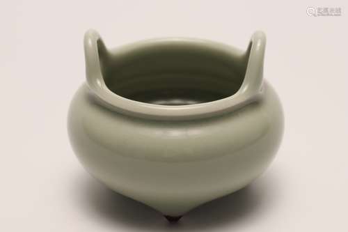 A Chinese Celadon Glazed Porcelain Three-legged Censer