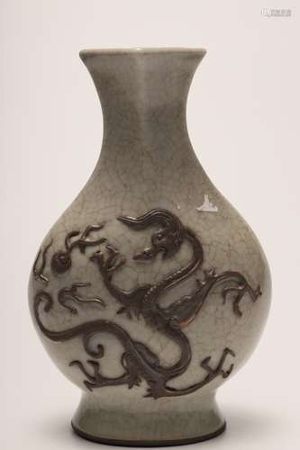 A Chinese Dragon Patterned Porcelain Vase