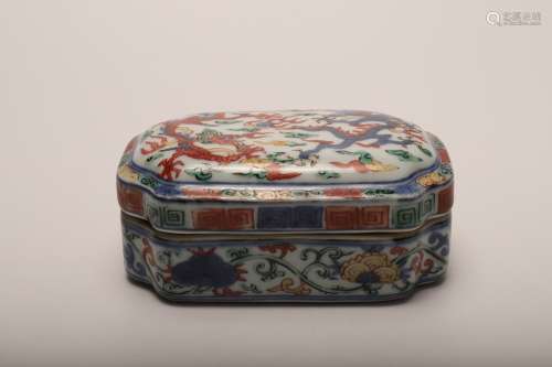 A Chinese Multicolored Dragon Patterned Porcelain Box