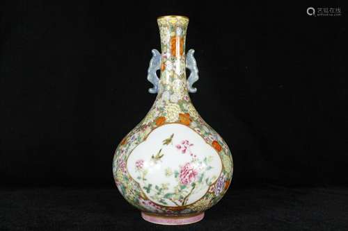 A Chinese Guan-Type Glazed Porcelain Vase