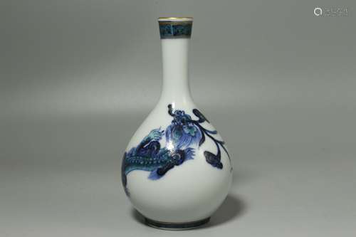 A Chinese Dou-Cai Glazed Porcelain Vase