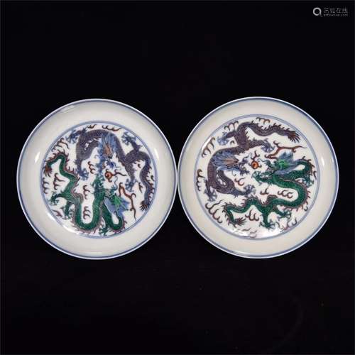 A Chinese Dou-Cai Glazed Porcelain Plate