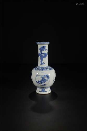 A Chinese Blue and White Porcelain Vase