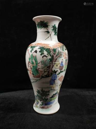 A Chinese Wu-Cai Glazed Porcelain Vase