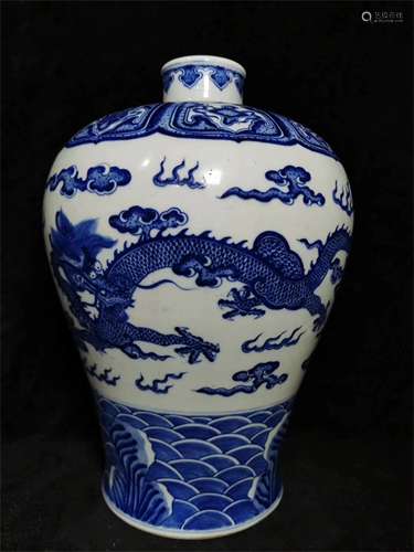 A Chinese Blue and White Porcelain Vase