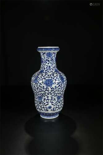 A Chinese Blue and White Porcelain Vase