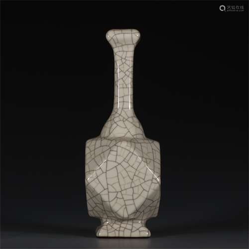 A Chinese Ge-Type Glazed Porcelain Square Vase