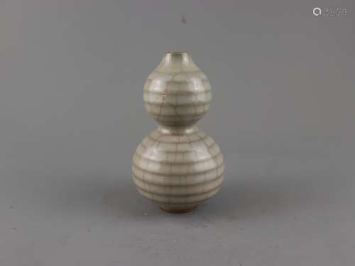 A Chinese Porcelain Double Gourd Vase