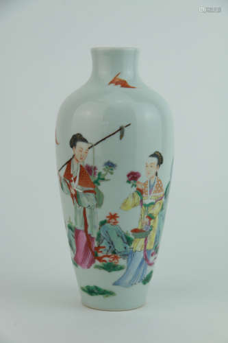 Qing dynasty famille rose bottle  with character pattern