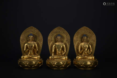 The 17th century gilt bronze sitting statue of Buddhas of Three Periods