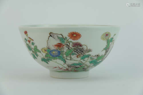 Qing dynasty famille rose bowl  with flowers pattern