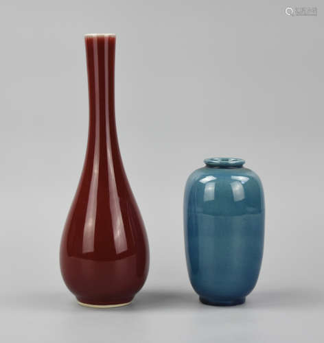 Chinese Red and a Blue Glazed Vase Set,20th C.