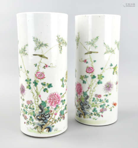 Pair of Chinese Famille Rose Stand Vase, 20th C.