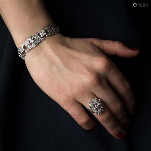 ANNEES 1930 BRACELET ET BAGUE GEOMETRIQUE DIAMANTS…