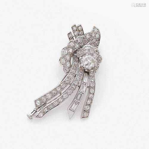 ANNEES 1950 BROCHE GERBE DIAMANTS Elle est rehauss…