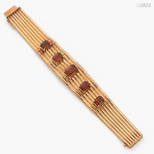 ANNEES 1945 BRACELET CITRINES Il est formé de mult…