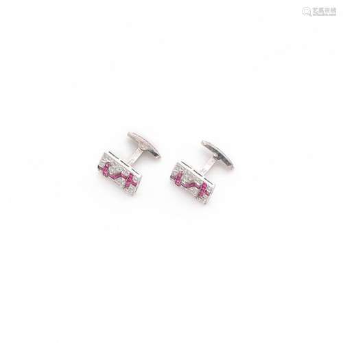 PAIRE DE BOUTONS DE MANCHETTE RUBIS Ils sont de fo…