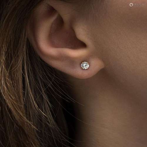 PAIRE DE CLOUS D'OREILLES DIAMANT Ils portent un d…