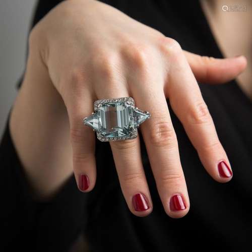 ANNEES 1950 IMPORTANTE BAGUE AIGUE MARINE L'aigue …