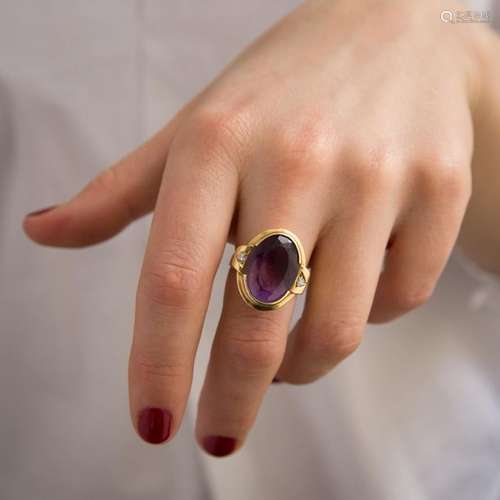 BAGUE AMETHYSTE Elle est ornée d'une améthyste ova…