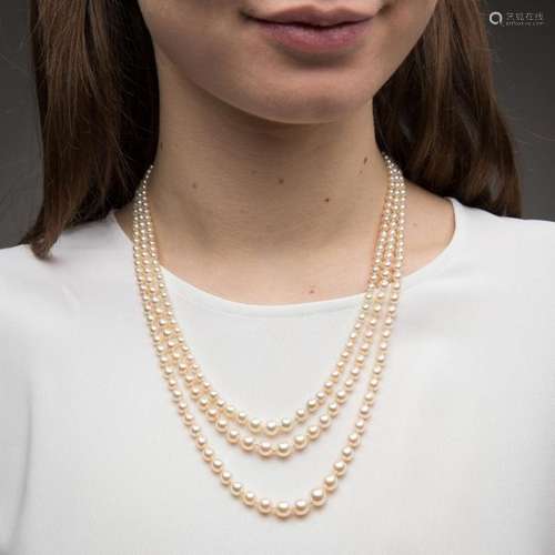 ANNEES 1930 COLLIER PERLES FINES ET CULTURE Il est…