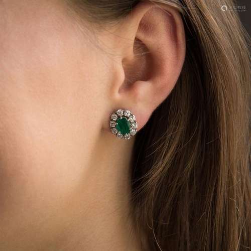 MOTIFS D'OREILLES EMERAUDES ET DIAMANTS Ils sont o…