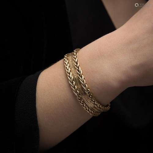 BRACELET RUBAN Il est en or jaune 14K à maillons c…