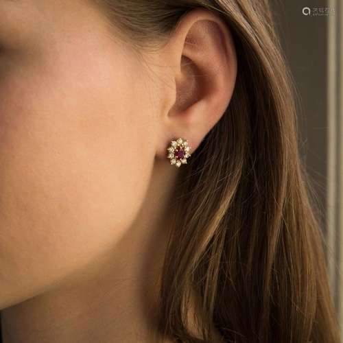 PAIRE DE PUCES D'OREILLES MARGUERITE Elles sont or…