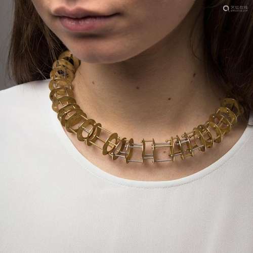 ANNEES 1970 COLLIER FUTURISTE Il est de forme tubu…