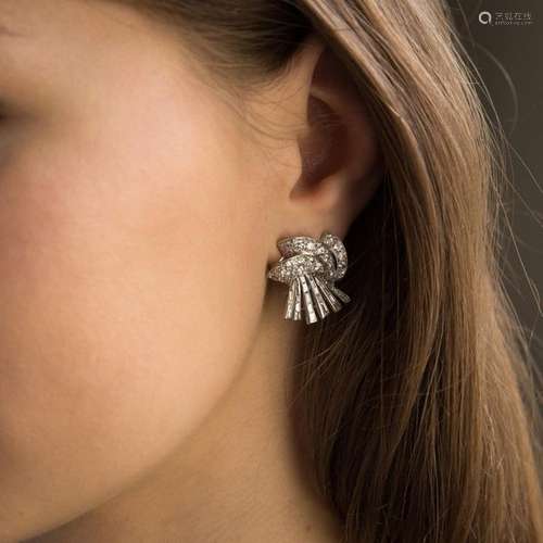 PAIRE DE CLIPS D'OREILLE DIAMANTS Ils sont en form…