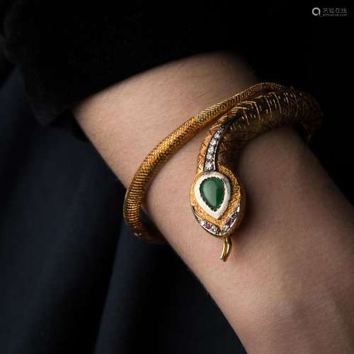 BRACELET SERPENT La tête est ornée d'un cabochon d…